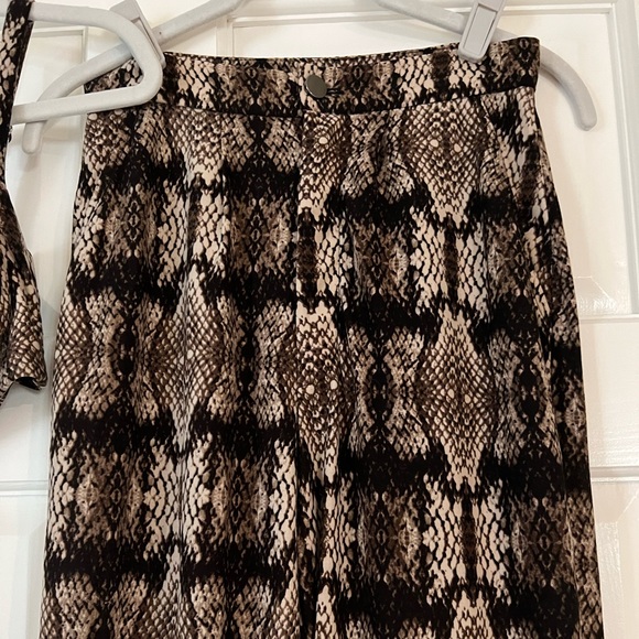 Two piece bra & pant set. - Picture 3 of 4